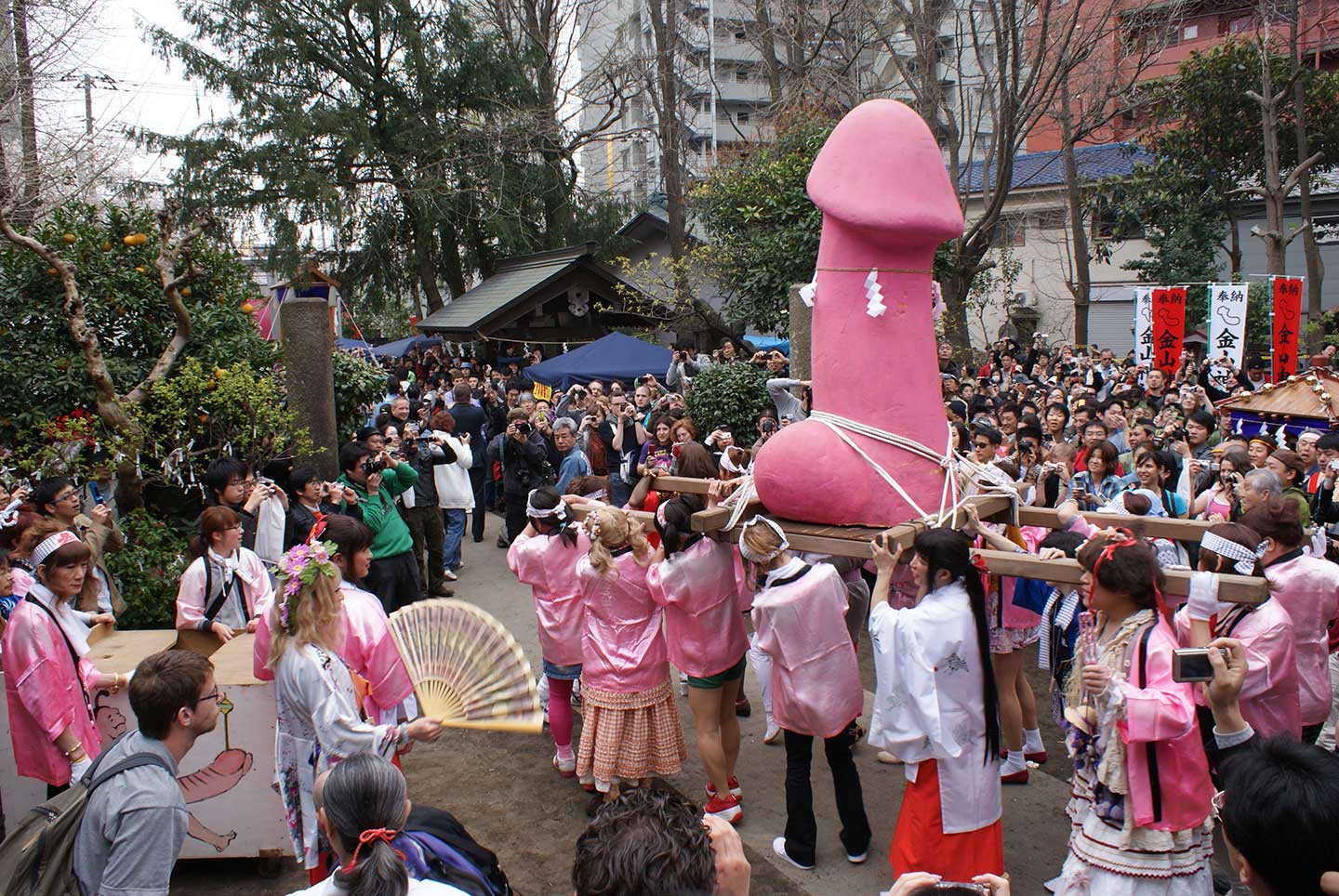 японский фестиваль пенисов праздник членов канамара мацури kanamara-matsuri отвратительные мужики дичь disgusting men